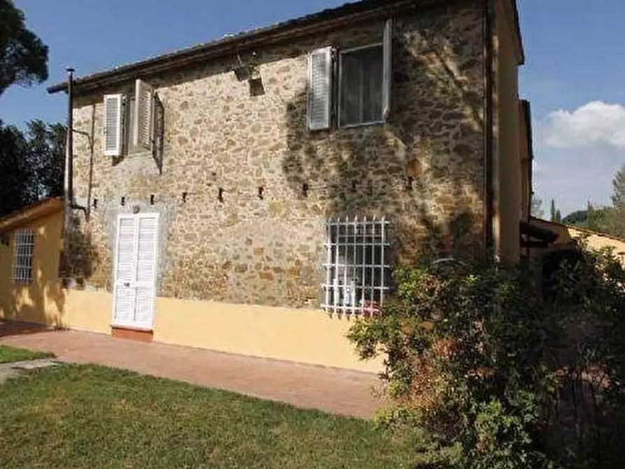 Immagine 19 di Casa colonica in vendita  a Vinci