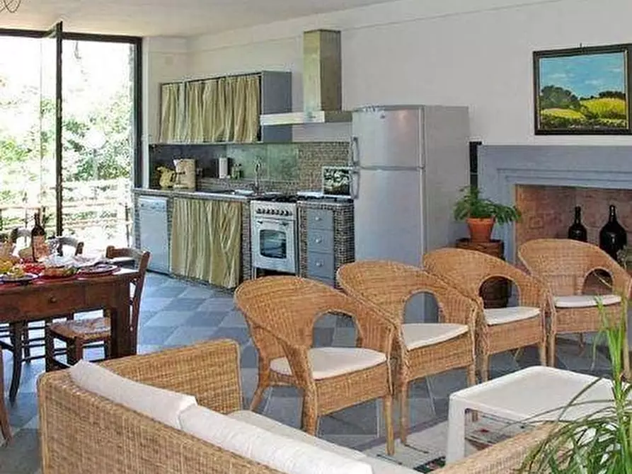 Immagine 8 di Casa colonica in vendita  a Vinci