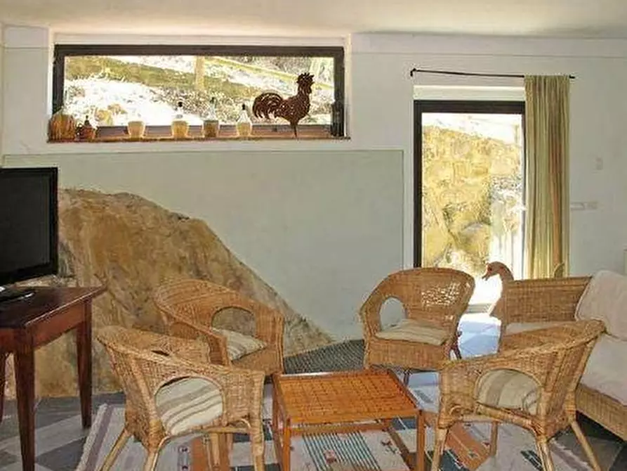 Immagine 10 di Casa colonica in vendita  a Vinci