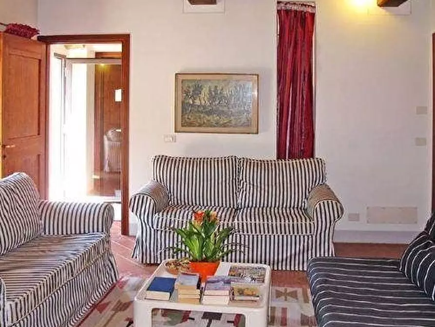 Immagine 11 di Casa colonica in vendita  a Vinci