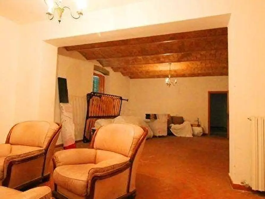 Immagine 8 di Casa colonica in vendita  a Vinci