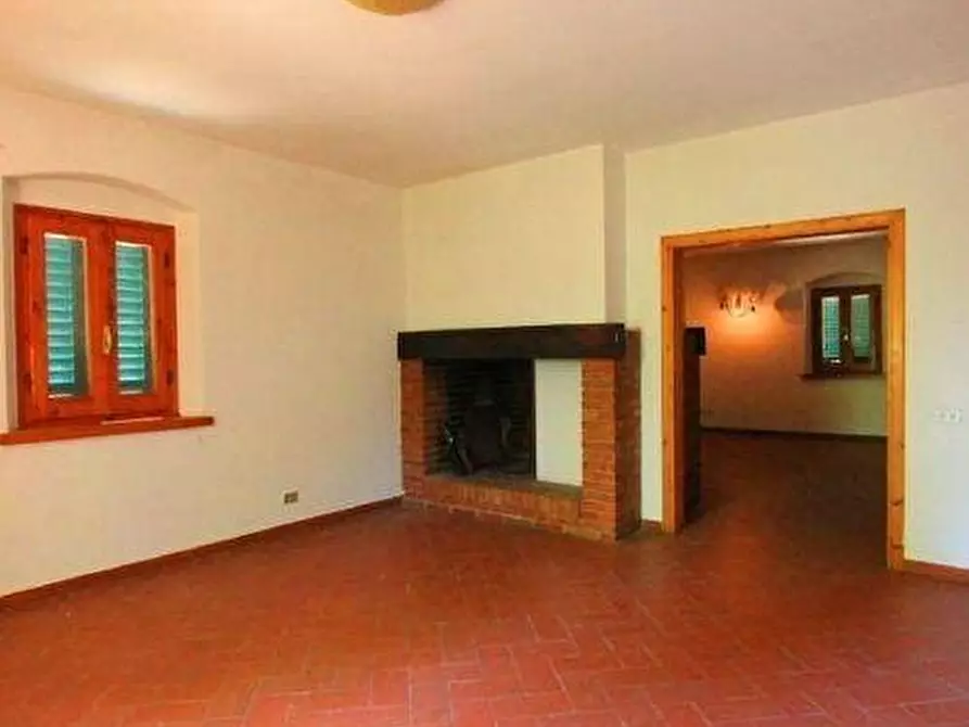 Immagine 10 di Casa colonica in vendita  a Vinci