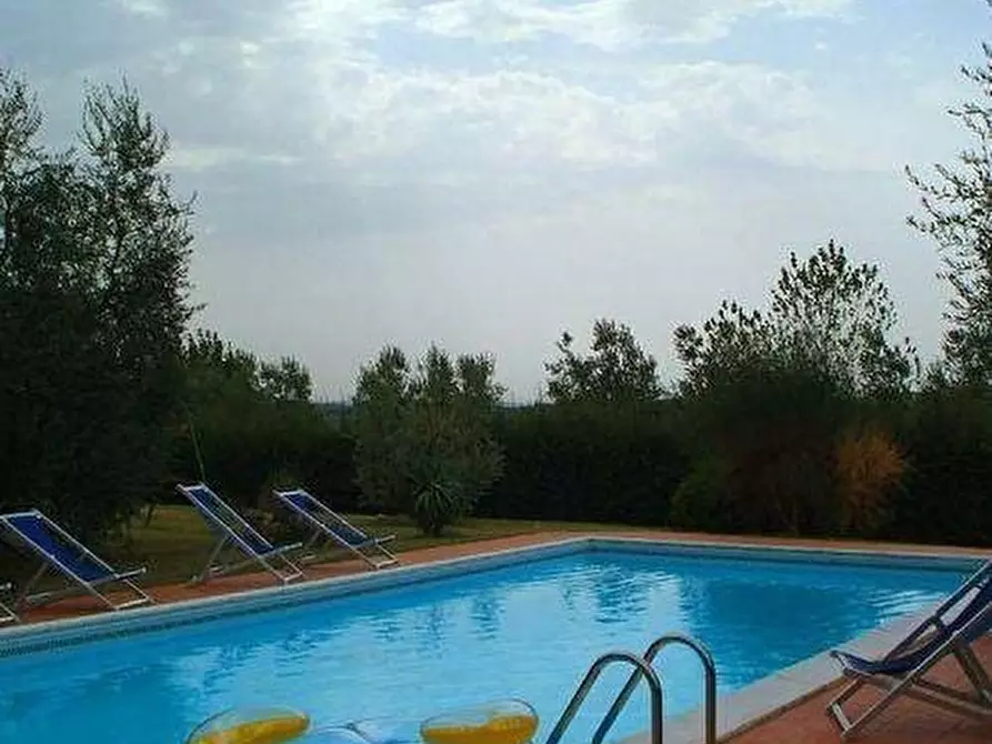 Immagine 17 di Casa colonica in vendita  a Vinci