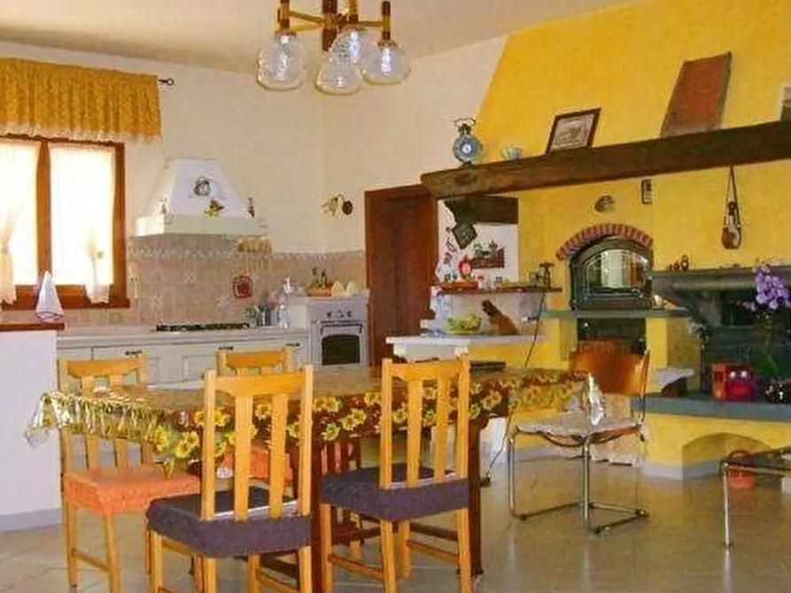 Immagine 2 di Villa in vendita  a Vinci