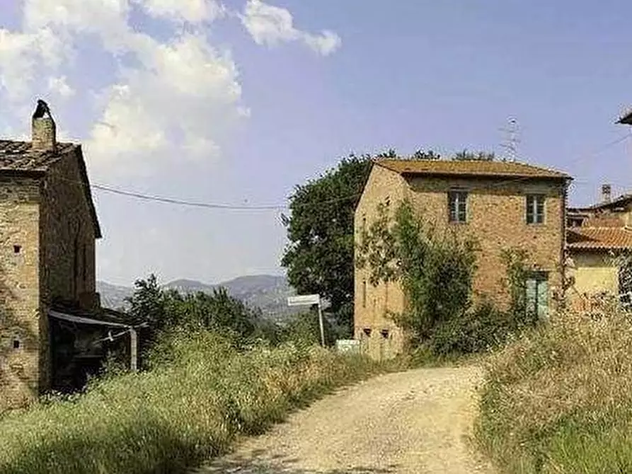 Immagine 10 di Casa colonica in vendita  a Vinci