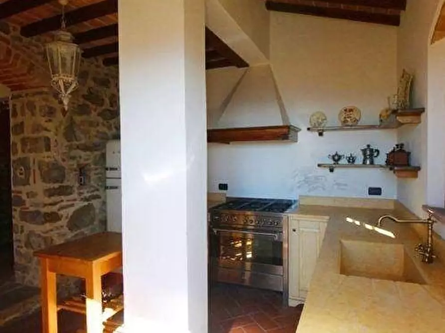 Immagine 9 di Rustico / casale in vendita  a Vinci