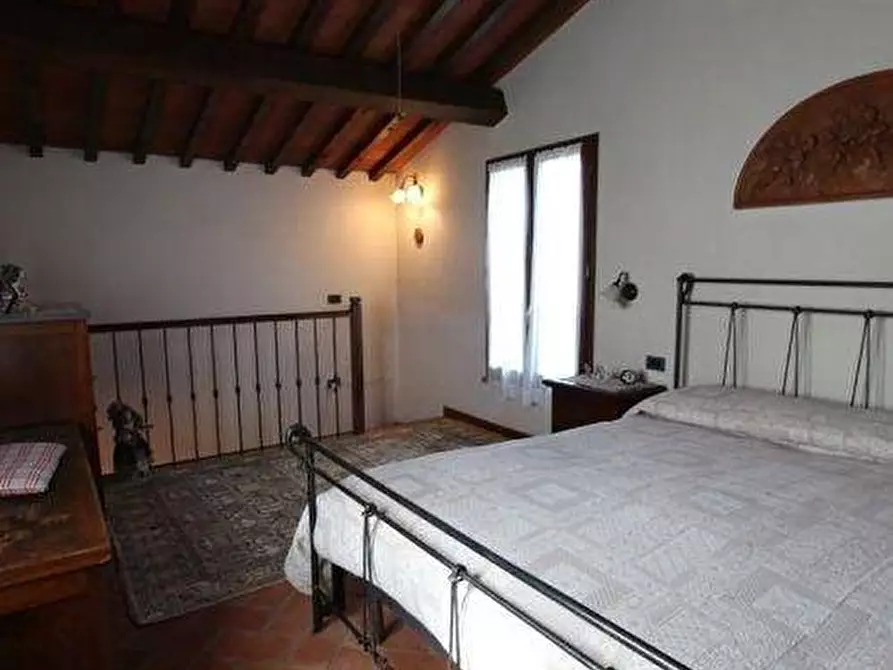 Immagine 22 di Casa colonica in vendita  a Vinci