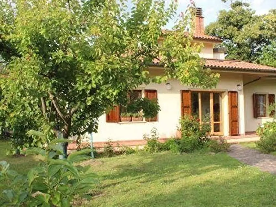 Immagine 2 di Villa in vendita  a Lamporecchio