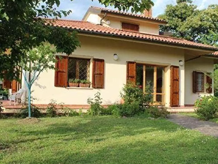 Immagine 1 di Villa in vendita  a Lamporecchio