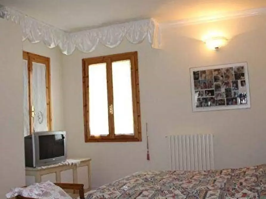 Immagine 10 di Villa in vendita  a Lamporecchio