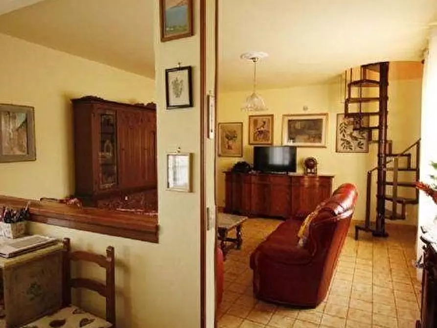 Immagine 9 di Villa in vendita  a Lamporecchio