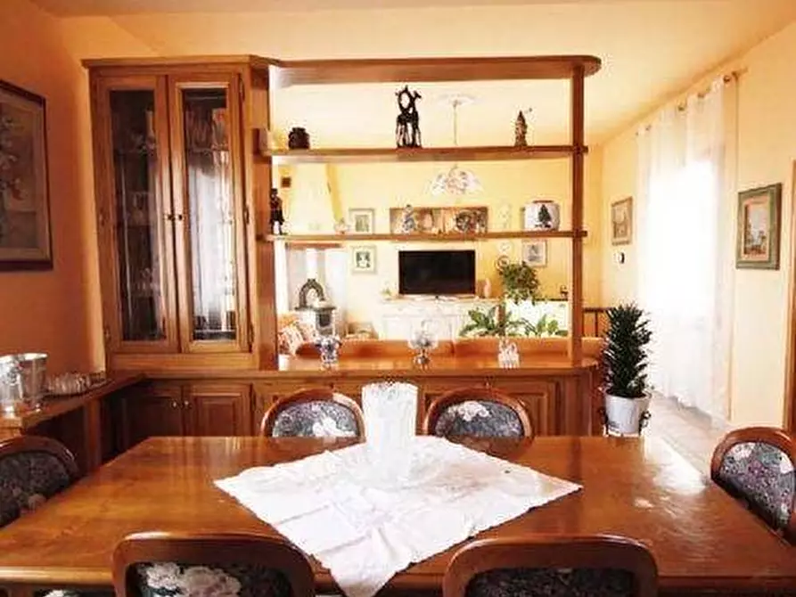 Immagine 6 di Villa in vendita  a Lamporecchio