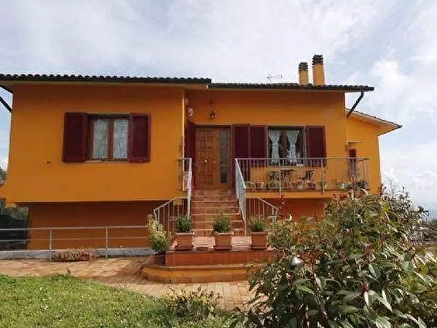 Immagine 3 di Villa in vendita  a Lamporecchio