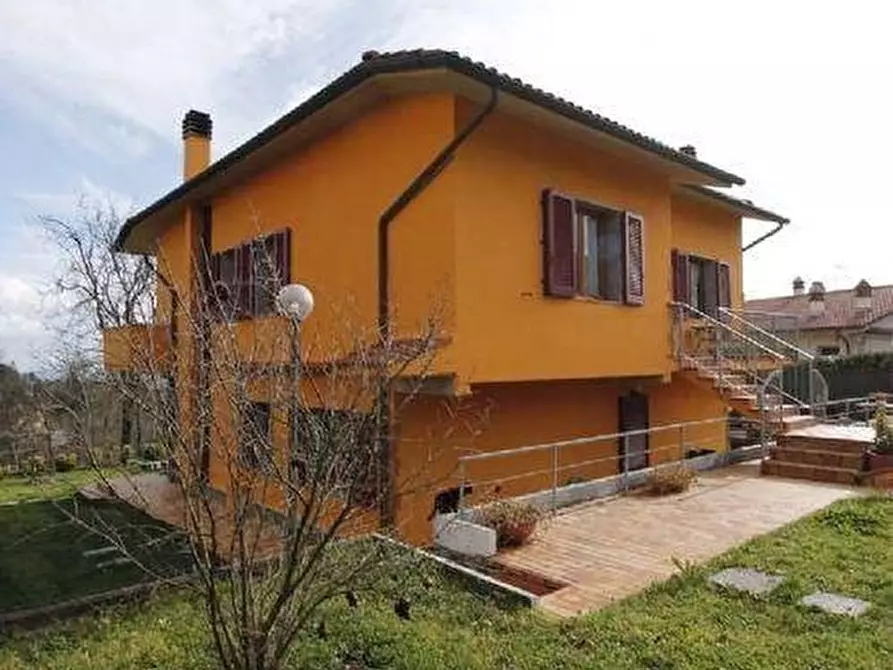 Immagine 4 di Villa in vendita  a Lamporecchio