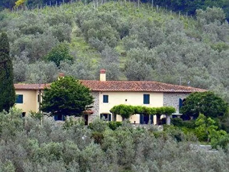 Immagine 1 di Casa colonica in vendita  a Lamporecchio