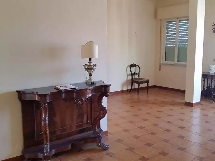 Immagine 5 di Appartamento in vendita  a Massa