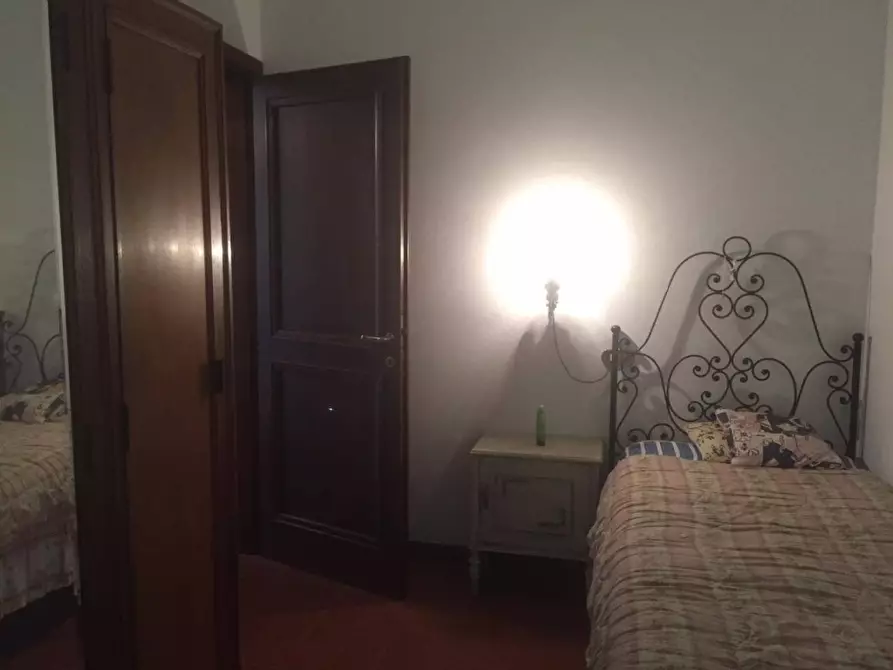 Immagine 9 di Villa in vendita  a Massa