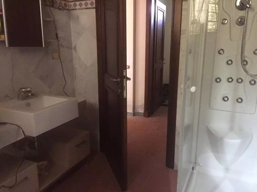 Immagine 11 di Villa in vendita  a Massa