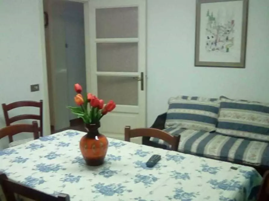 Immagine 2 di Appartamento in vendita  a Massa