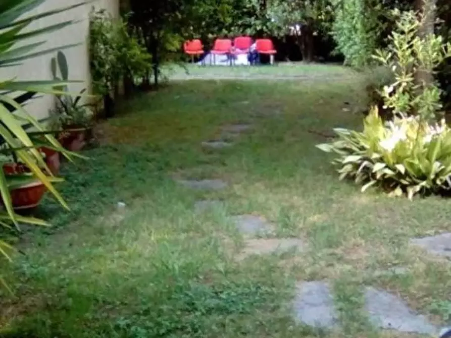 Immagine 11 di Appartamento in vendita  a Massa