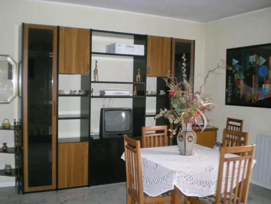 Immagine 3 di Appartamento in vendita  a Montignoso