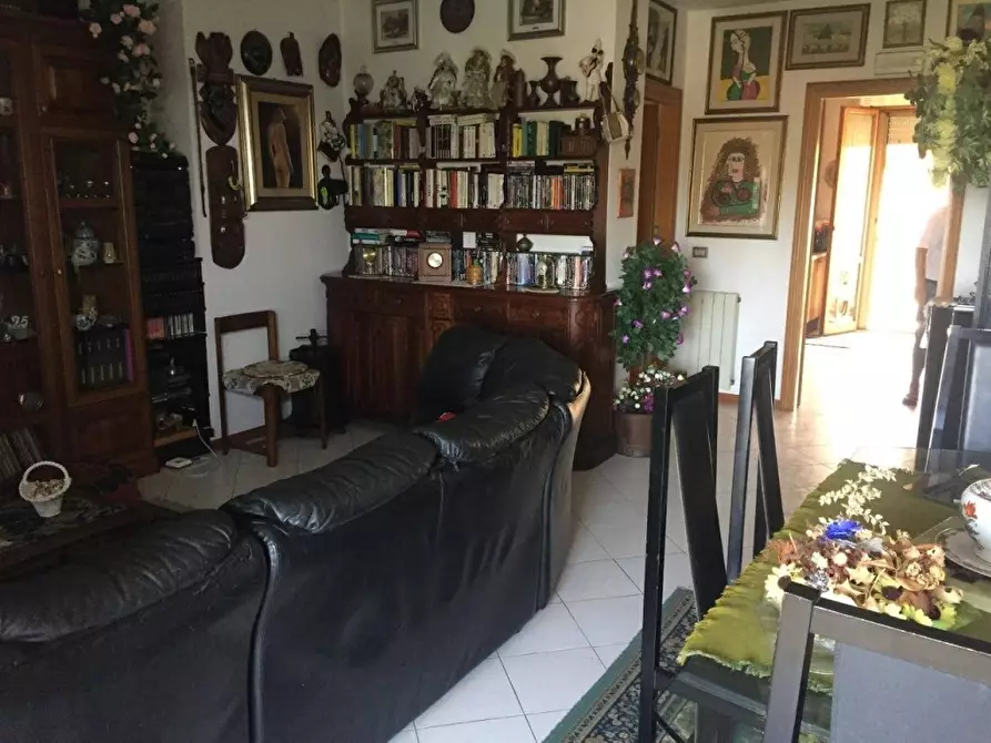 Immagine 2 di Appartamento in vendita  a Montignoso