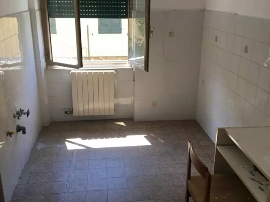 Immagine 2 di Appartamento in vendita  a Massa