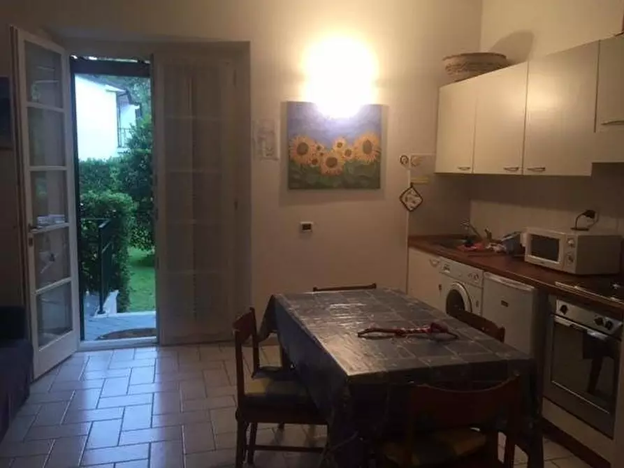 Immagine 2 di Appartamento in vendita  a Massa