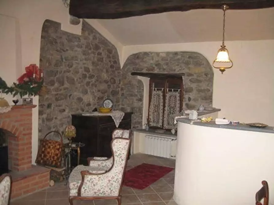 Immagine 2 di Casa indipendente in vendita  a Fivizzano