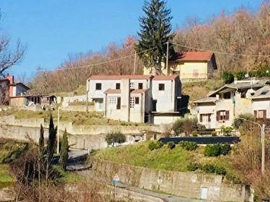 Immagine 3 di Casa indipendente in vendita  a Fivizzano