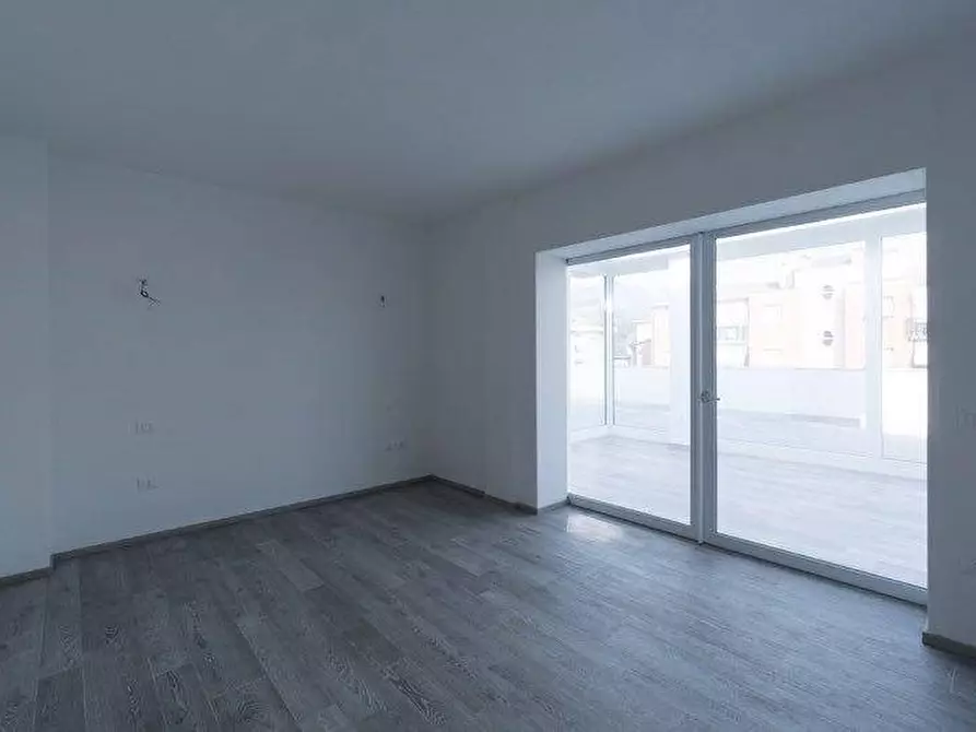 Immagine 6 di Mansarda in vendita  a Massa