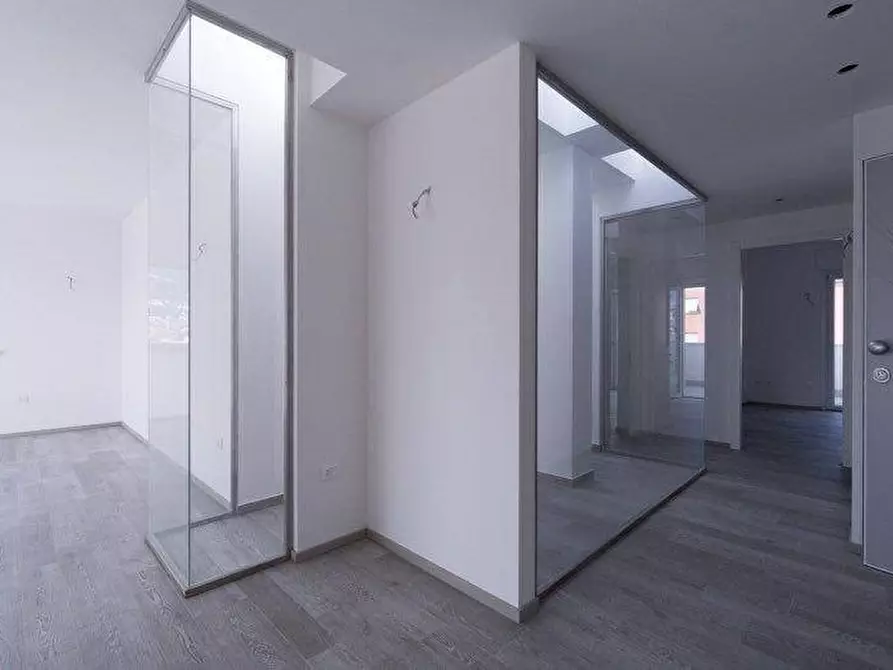 Immagine 11 di Mansarda in vendita  a Massa