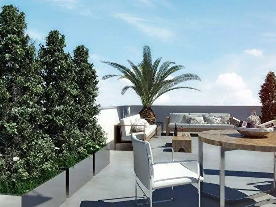 Immagine 14 di Mansarda in vendita  a Massa