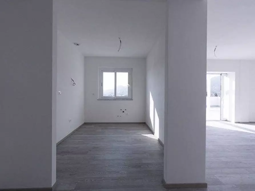 Immagine 10 di Mansarda in vendita  a Massa