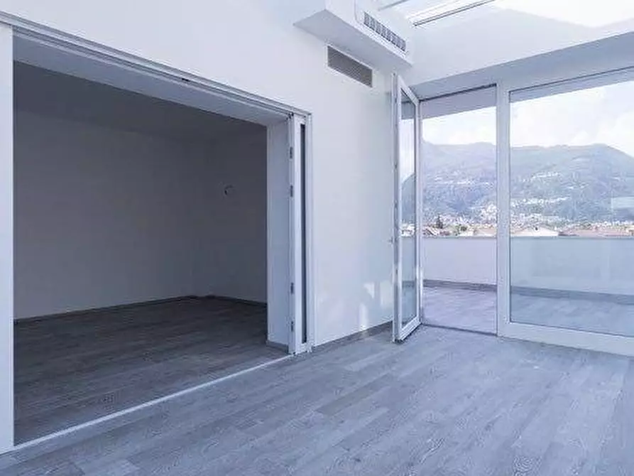 Immagine 4 di Mansarda in vendita  a Massa