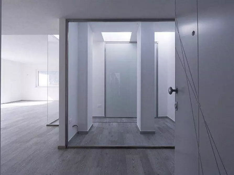 Immagine 12 di Mansarda in vendita  a Massa