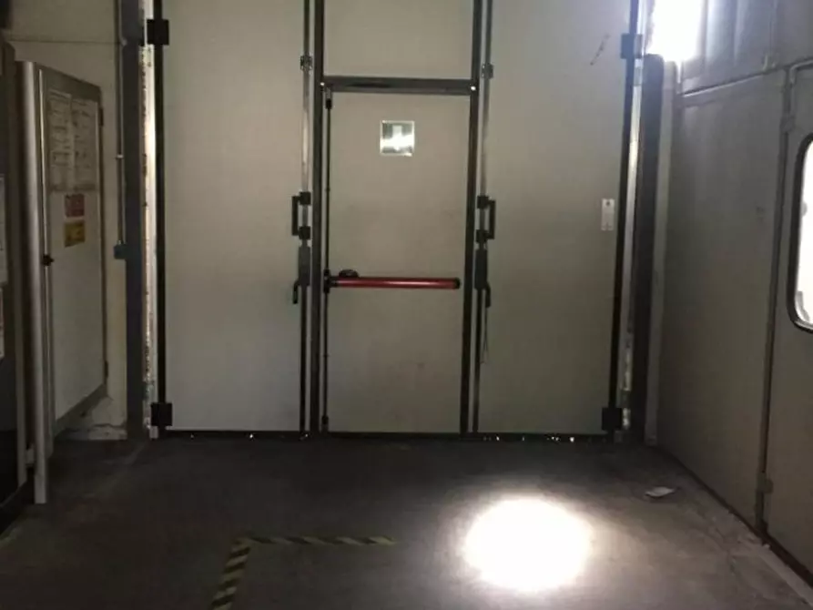 Immagine 16 di Capannone industriale in vendita  a Massa