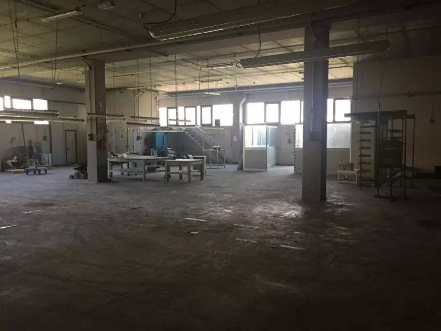 Immagine 18 di Capannone industriale in vendita  a Massa