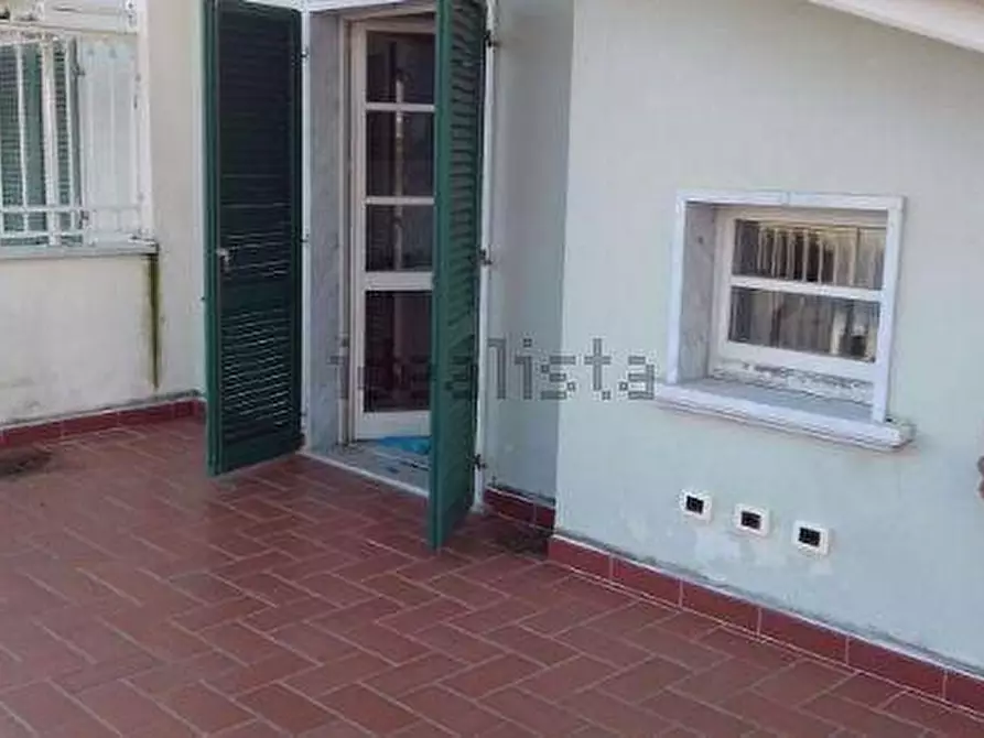 Immagine 2 di Mansarda in vendita  a Massa