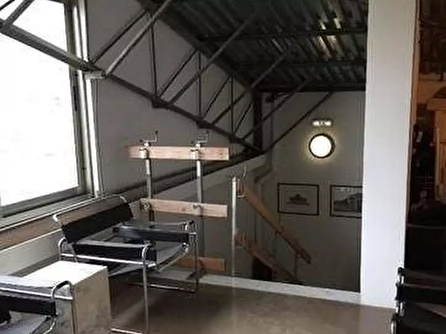 Immagine 2 di Capannone industriale in vendita  a Massa