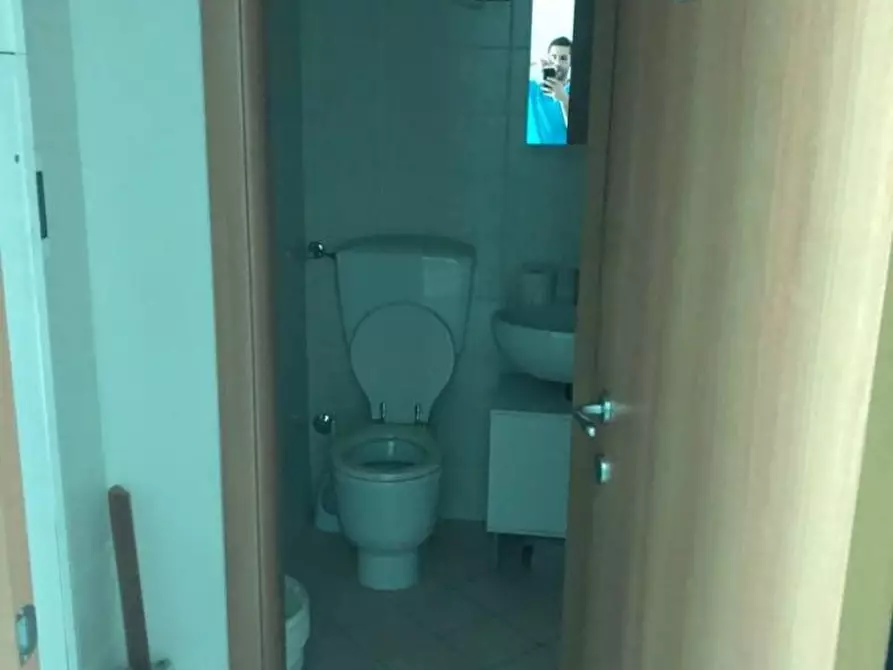 Immagine 5 di Ufficio in affitto  a Massa