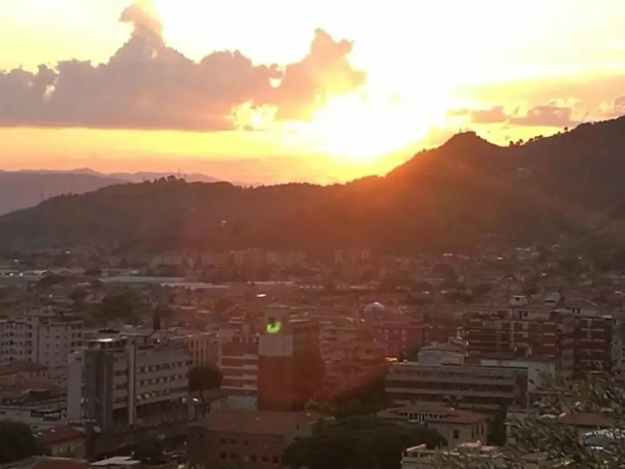 Immagine 9 di Casa indipendente in vendita  a Massa