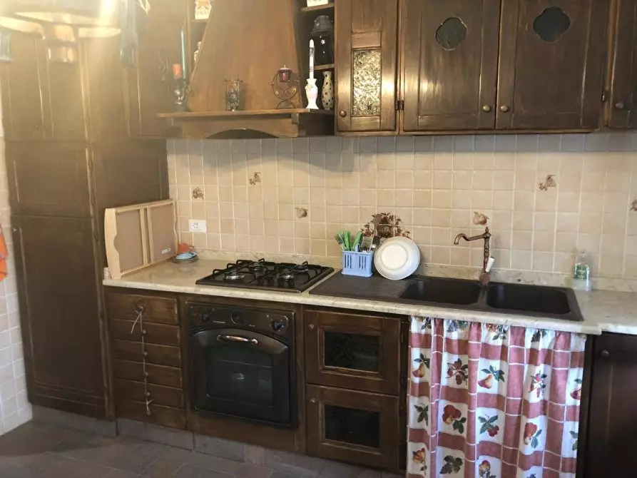 Immagine 2 di Casa indipendente in vendita  a Massa