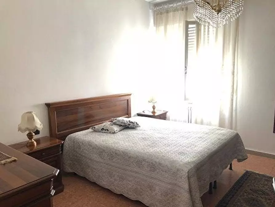 Immagine 5 di Appartamento in affitto  a Carrara