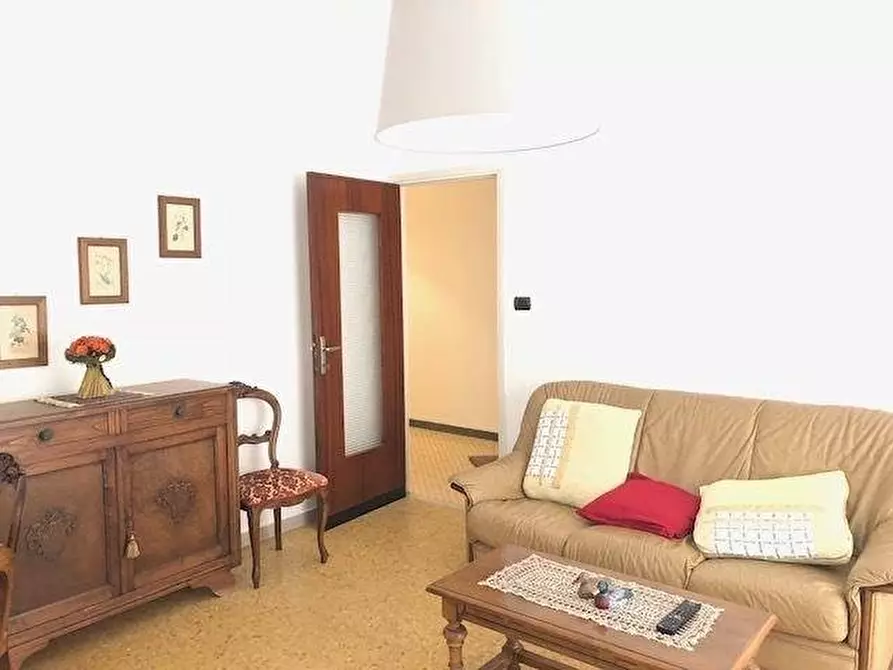 Immagine 2 di Appartamento in affitto  a Carrara