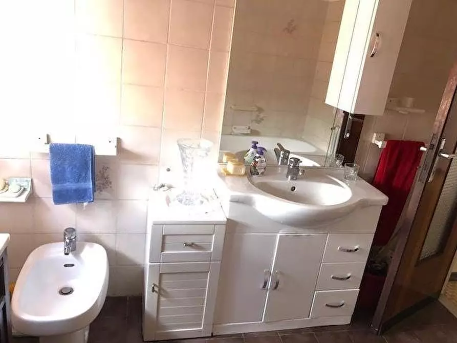 Immagine 11 di Appartamento in affitto  a Carrara