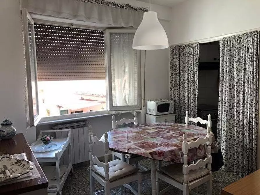Immagine 3 di Appartamento in affitto  a Carrara