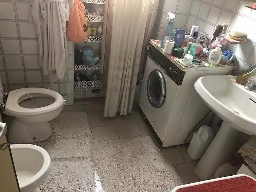 Immagine 5 di Appartamento in vendita  a Carrara