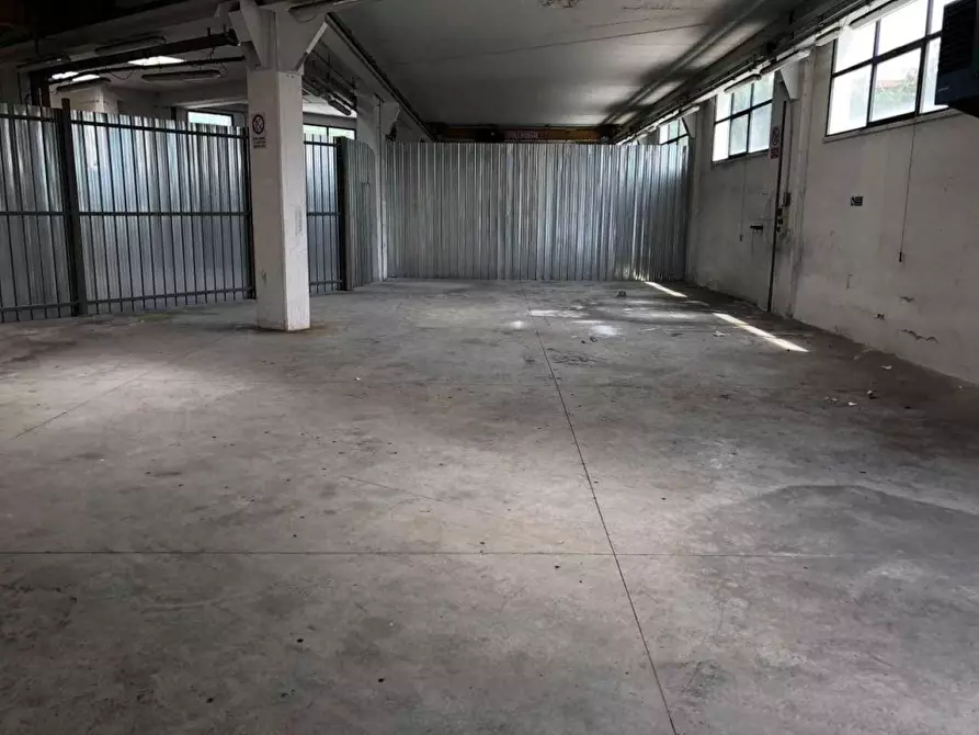 Immagine 6 di Capannone industriale in vendita  a Carrara
