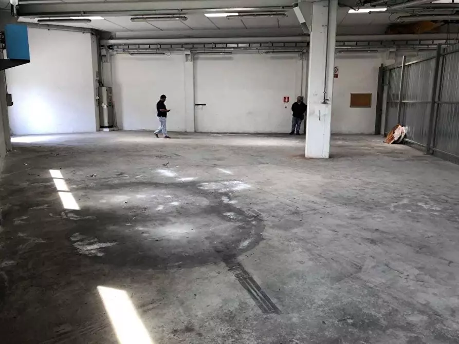 Immagine 5 di Capannone industriale in vendita  a Carrara